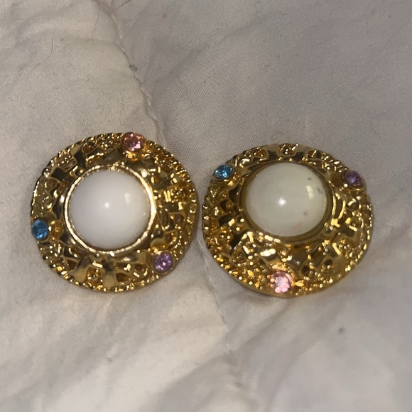Pearls & Rhinestones Clip Earrings Gold Tone Round Domed Buttons Red Green Blue - Picture 5 of 10